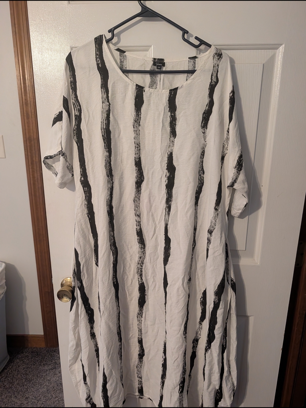 SHAN White Dress with Black Brushstroke Print With Pockets